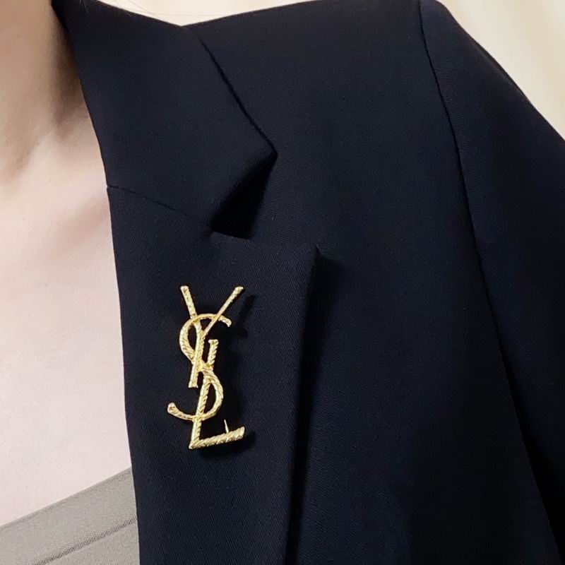 YSL Brooch 9lyr6 (1)